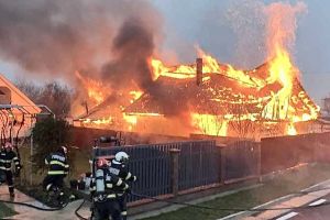 Acum! Arde o gospodărie din judeţul Argeş