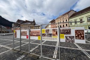Expoziţie în memoria lui Mircea Lucescu, în Piaţa Sfatului (FOTO)