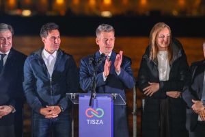 Victorie istorică a opoziţiei în Ungaria. Péter Magyar şi Tisza au obţinut majoritate constituţională