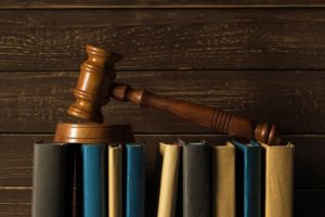 Litigiu de munca la Valea Nucarilor: O fosta angajata contesta concedierea la Curtea de Apel dupa esecul de la Tribunalul Tulcea