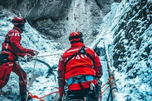 Intervenţie Salvamont în Munţii Făgăraş. O turistă de 42 de ani s-a accidentat