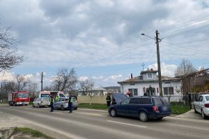 FOTO Accident pe un drum judeţean din Botoşani. Trei persoane rănite în a doua zi de Paşte