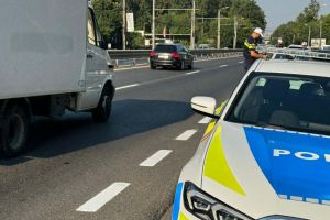 Bărbat descoperit mort într-o maşină parcată la ieşirea din Dumbrava