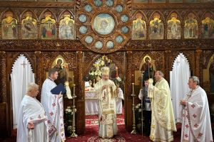 Liturghie arhierească, în a doua zi de Paşte, la Biserica de la Coroana