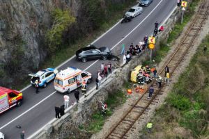 Ultima oră! Accident grav pe DN7. Trei maşini implicate, o victimă resuscitată