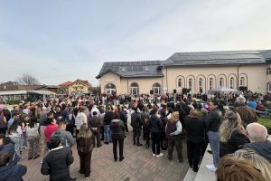 Tradiţia a adunat sute de oameni la Tismana, la Hora de pomană