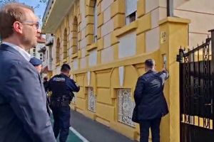 VIDEO. Familia de romi care ocupa vila de pe Loga 52, evacuată de primărie