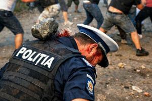 Poliţist vrâncean, lovit în cap în timp ce încerca să aplaneze un conflict la Vizantea-Livezi