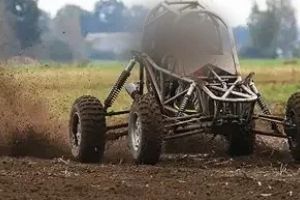 Tânără de 18 ani şi un băiat de 14 ani, răniţi în accident cu buggy
