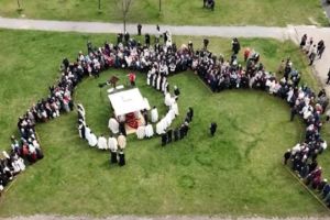 FOTO Mitropolitul Laurenţiu Streza a sfinţit piatra de temelie pentru Catedrala din Centrul Civic al Braşovului