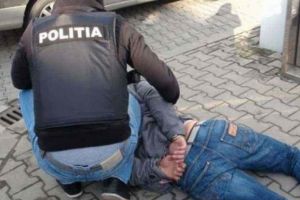 Părinţii minorilor trebuie să cunoască orice acuzaţie penală adusă acestora