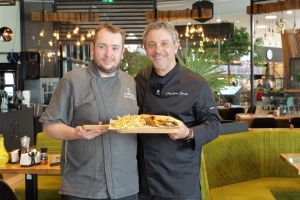 Chef Sorin Bontea revine la Capricci cu un preparat exclusiv: Philly Cheesesteak disponibil din 14 aprilie