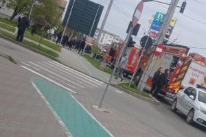 Accident cu 4 autoturisme implicate şi soldat cu o victimă, în Slatina. O şoferiţă, transportată la spital/ FOTO