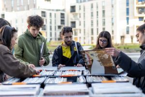 Design românesc şi muzică pe vinil, pe malul Begăi. Harababura Fair revine la Timişoara