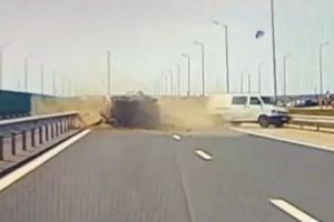 VIDEO Tragedie pe noua autostradă A7! O persoană a murit şi două au fost rănite într-un accident