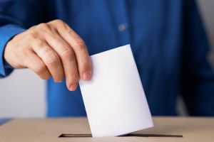 Studiu: algoritmii reţelelor sociale modelează percepţiile electorale şi creează „realităţi informaţionale” diferite pentru utilizatori