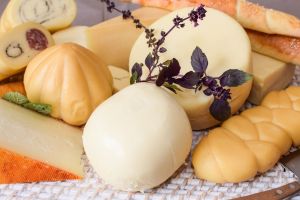 Lactatele Therezia – Calitate mureşeană confirmată de peste trei decenii. ”Consumă produse locale”!