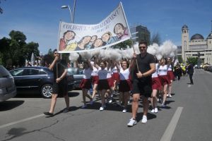 „Eminescienii”, defilare cu emoţii