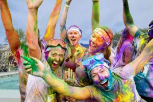 Explozie de culori în Satu Mare: „Color Run” transformă Satu Mare într-un festival al bucuriei