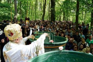 Credincioşii sunt aşteptaţi vineri la Mănăstirea Nucet: Slujbă arhierească şi sfinţirea apei la istoricul aşezământ monahal