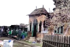 Incendiu puternic într-o localitate din Olt: patru camere şi acoperişul, distruse/ VIDEO
