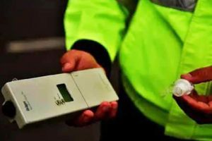 Șofer începător, din Mehedinţi, prins băut la volan în Motru