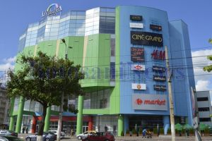Patronul de la mall s-a săturat să plătească concesiune la Primăria Botoşani. Ce ofertă a făcut acesta municipalităţii!