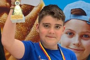 FOTO Performanţă de top la şah! Fiul unei botoşănence, noul campion naţional la Dezlegări