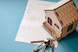 Proiect. Proprietarii care nu-şi fac asigurările obligatorii pentru locuinţe ar putea fi amendaţi de Poliţie