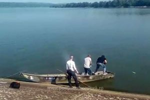 Trei cetateni au incercat sa treaca ilegal frontiera in Romania, pe Dunare, cu o barca