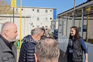 FOTO+VIDEO. Știri Constanta azi: Primarul Vergil Chitac, prezent in cartierul Henri Coanda dupa incendiul de amploare de seara trecuta