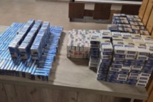 FOTO.Politistii de frontiera au descoperit un cetatean roman care transporta peste 10.000 de pachete de tigari, nedeclarate