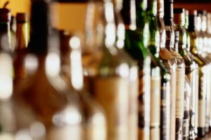 Poliţist atacat cu o sticlă la o petrecere în Sălaj