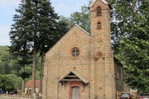 Biserica Romano-Catolică din Văliug intră în „tratament”