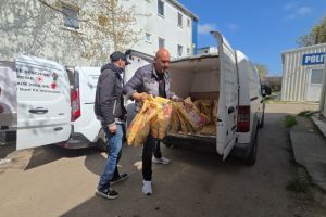 FOTO: Asociatia Suflete deschise, sprijin pentru familiile afectate de incendiul din Henri Coanda! Ajutoare pentru 48 de familii sinistrate