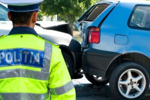 Un sătmărean s-a urcat băut la volan şi n-a mai fost atent la drum. A făcut accident pe o stradă din oraş