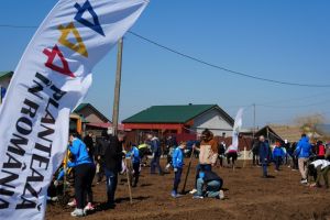 FOTO.Primaria si Consiliul Local Cumpana, actiune de mobilizare: Va asteptam cu mic cu mare la plantare!, sambata, 18 aprilie