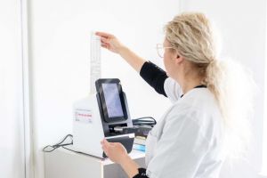 Cu o sponsorizare, Salvaţi Copiii va moderniza 60 de cabinete medicale din mediul rural. Cum se pot înscrie cele din Timiş