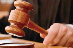 Condamnat, deşi a fost iertat de iubita pe care a lovit-o cu pumnul!