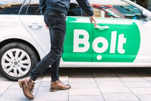 Reacţia reprezentanţilor Bolt după ce un şofer din Botoşani a fost atacat de un client pe motiv că nu-i place muzica. „Le reamintim şoferilor...”