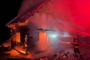 Cabană făcută scrum la Zlagna, în Caraş-Severin