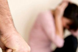 TRAUMELE incredibile prin care a trecut o VEDETĂ. Iubită şi apreciată de fani, UMILITĂ şi BĂTUTĂ de soţ