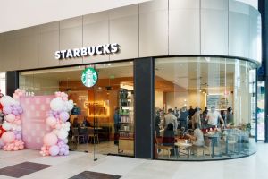 Starbucks deschide prima cafenea din Bacău