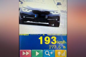 193 km/h pe DEx16 lângă Oradea! Un şofer de BMW de 22 de ani a rămas fără permis 4 luni. „Maratonul radarelor” a lăsat în urmă sute de amenzi