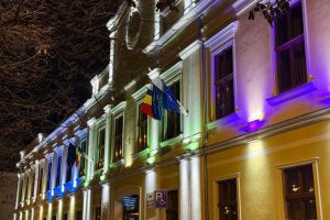 Reabilitată cu bani europeni din PNRR, clădirea Prefecturii Bihor consumă cu 60% mai puţină energie şi îşi produce inclusiv apa caldă (FOTO)