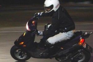 Băut bine, un tânăr s-a urcat noaptea pe moped şi s-a plimbat prin judeţul Satu Mare. Pe drum s-a întâlnit cu poliţia