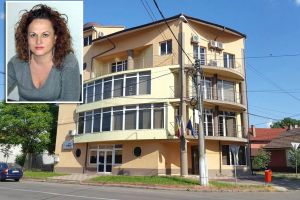 Inculpată şi trimisă în judecată pentru înşelăciune, şefa Registrului Comerţului Bihor rămâne în funcţie pe motiv că ar fi problemă… personală