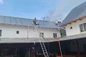 Știri Romania: UPDATE. Chiliile calugarilor din Manastirea Izbuc au luat foc 