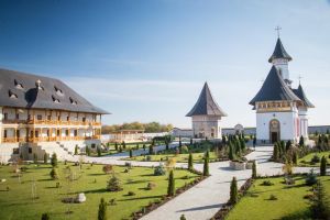 Hram, vineri, la mănăstirea Zosin. Credincioşii, aşteptaţi în număr cât mai mare la slujbă