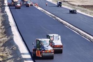 Autostrada A7 Bacău–Paşcani: au început asfaltările la nodul rutier Săbăoani